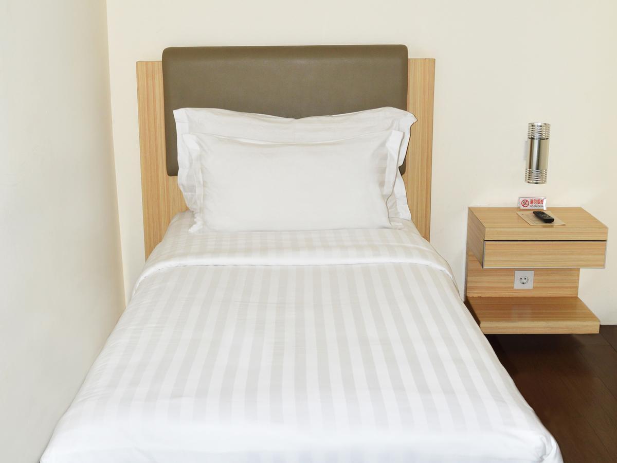 D'Primahotel Wtc Mangga Dua Джакарта Экстерьер фото