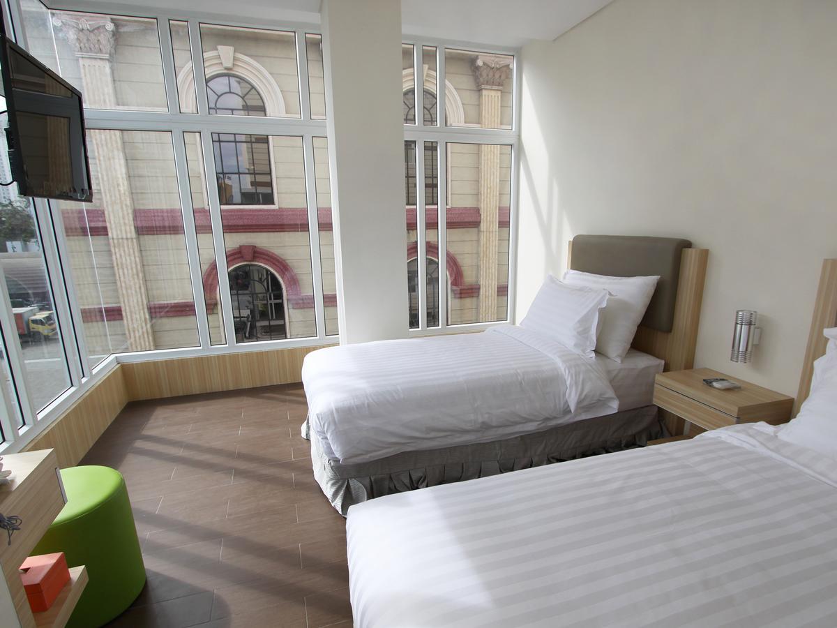 D'Primahotel Wtc Mangga Dua Джакарта Экстерьер фото