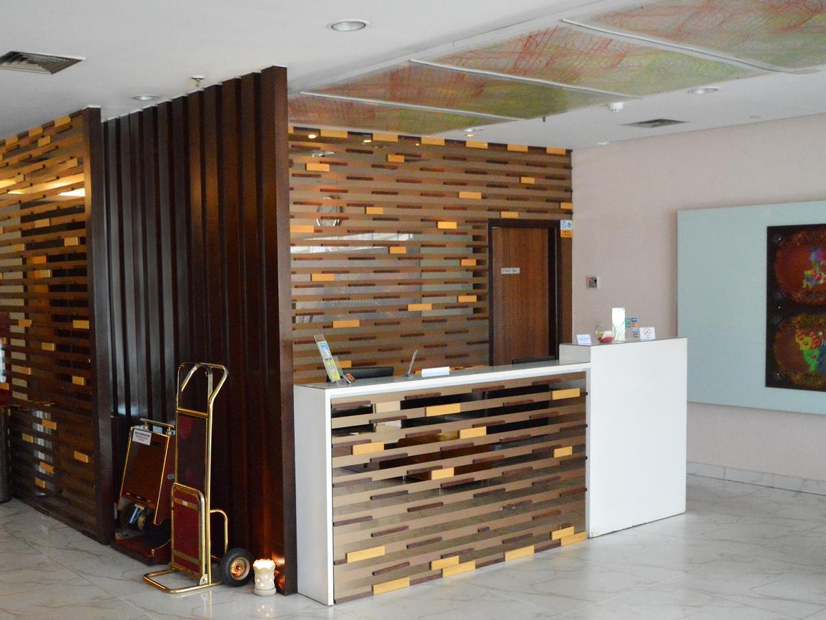 D'Primahotel Wtc Mangga Dua Джакарта Экстерьер фото