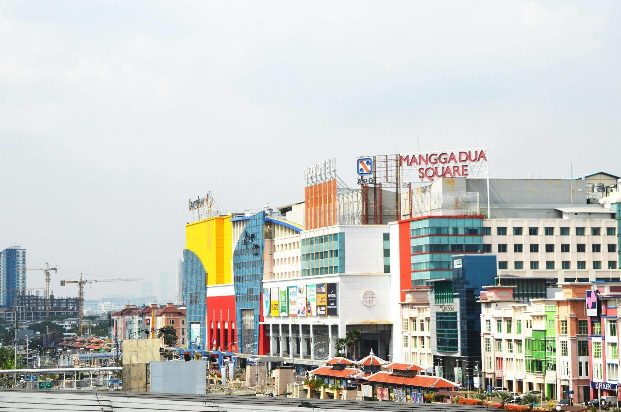 D'Primahotel Wtc Mangga Dua Джакарта Экстерьер фото