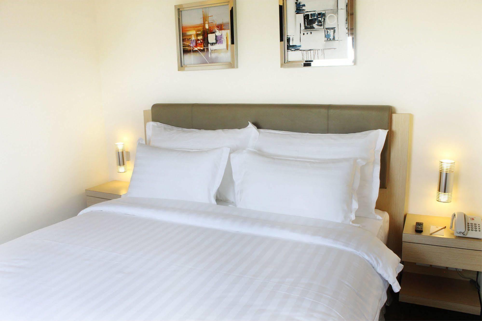 D'Primahotel Wtc Mangga Dua Джакарта Экстерьер фото